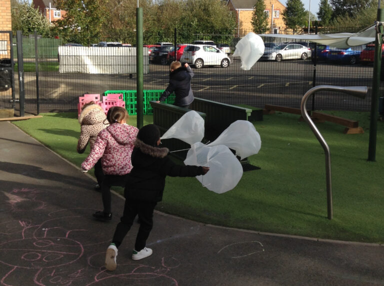 EYFS-Weather. Kites on a windy day
